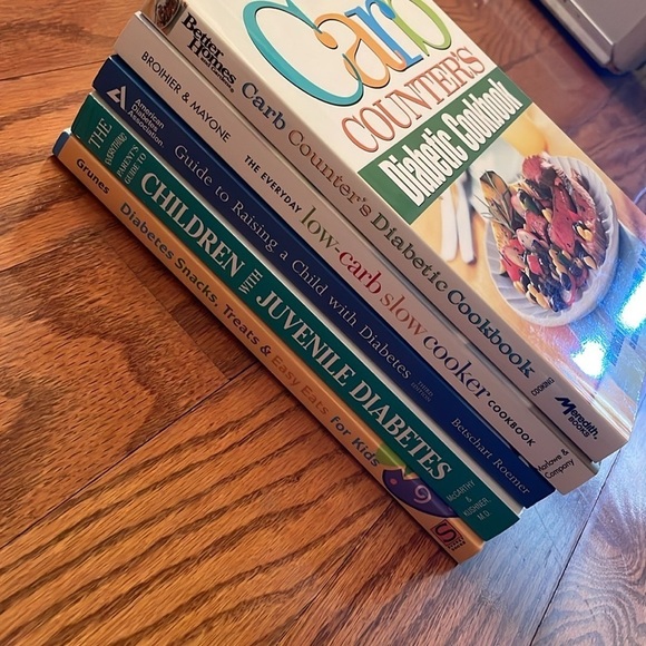 Lot of 5 books related to Diabetes information / cookbook Type One Juvenile - Picture 12 of 12